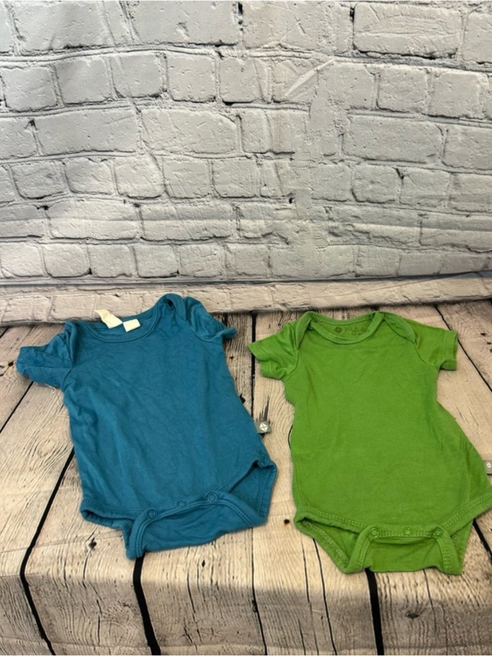 Kyte Baby Set of 2 Bamboo Bodysuits Blue and Green